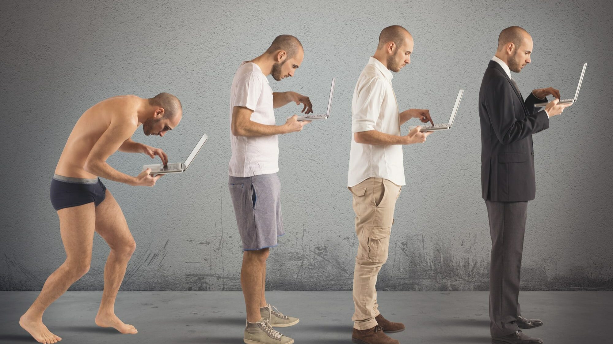 Männer halten Laptop und stellen Evolutionslinie nach - Geschichte des Internets Header